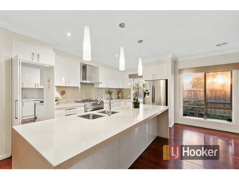 26 Skyline Way, Berwick VIC 3806