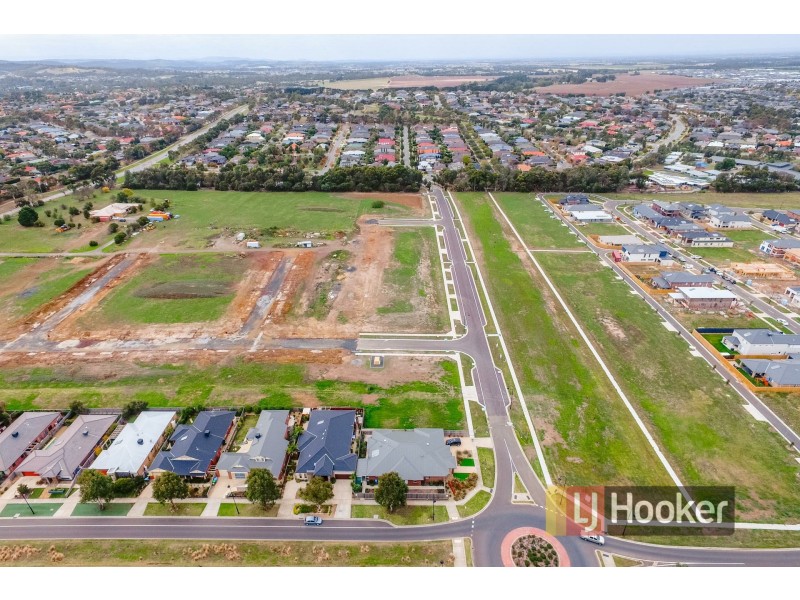 26 Skyline Way, Berwick VIC 3806