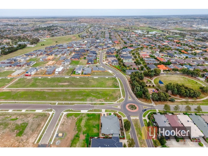 26 Skyline Way, Berwick VIC 3806