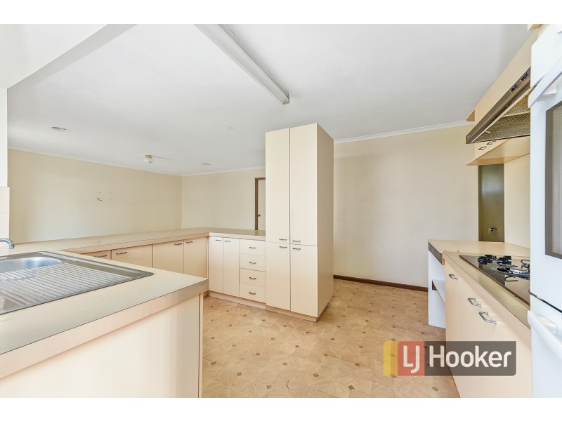 43 Leopold Crescent, Hampton Park VIC 3976
