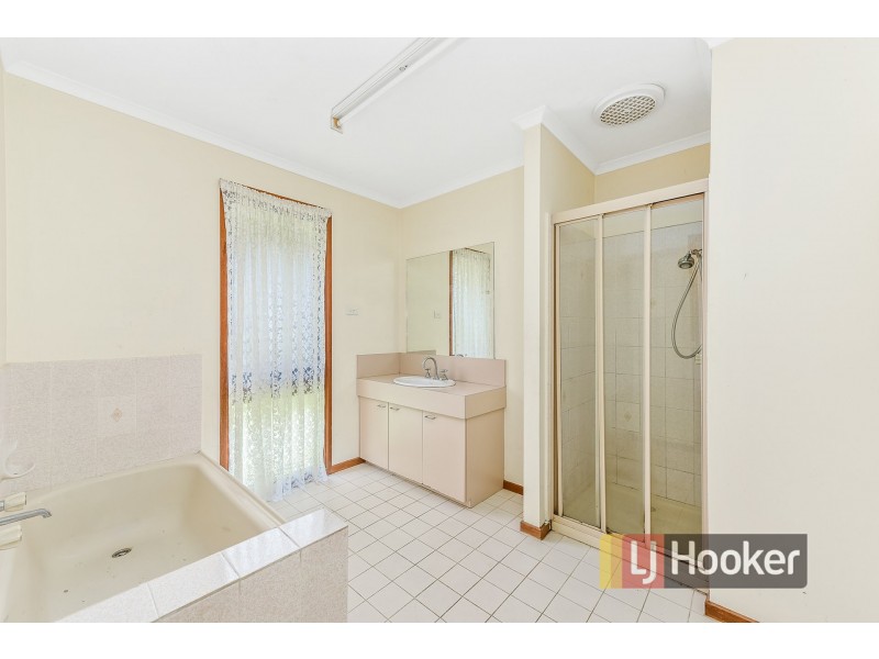 43 Leopold Crescent, Hampton Park VIC 3976