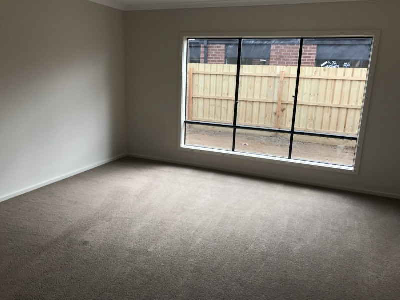 82 Fiorelli Boulevard, Cranbourne East VIC 3977