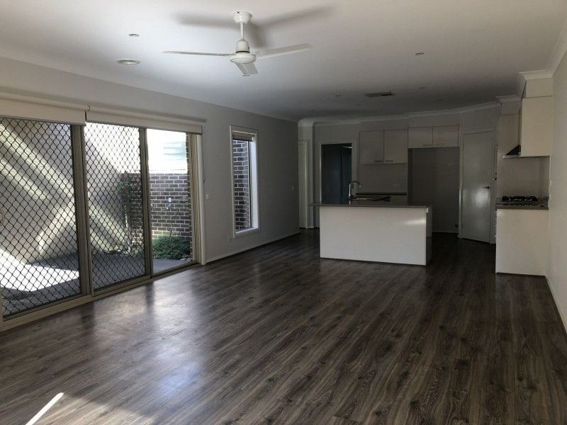 12 Lexington Crescent, Officer VIC 3809