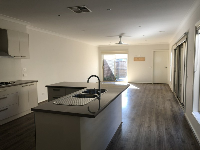 12 Lexington Crescent, Officer VIC 3809