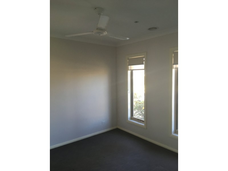 12 Lexington Crescent, Officer VIC 3809