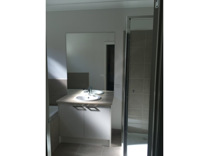 12 Lexington Crescent, Officer VIC 3809