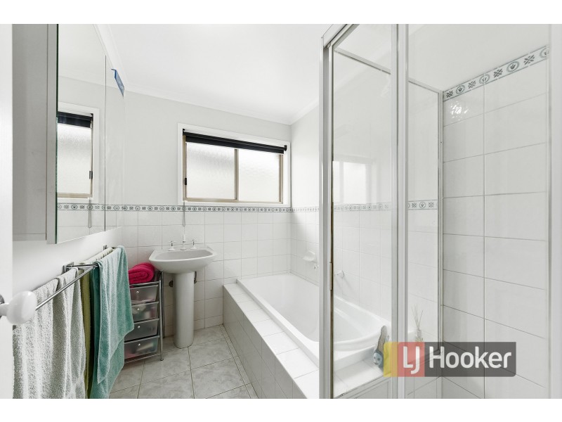 35 Warana Drive, Hampton Park VIC 3976