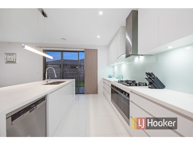 67 Linden Tree Way, Cranbourne North VIC 3977