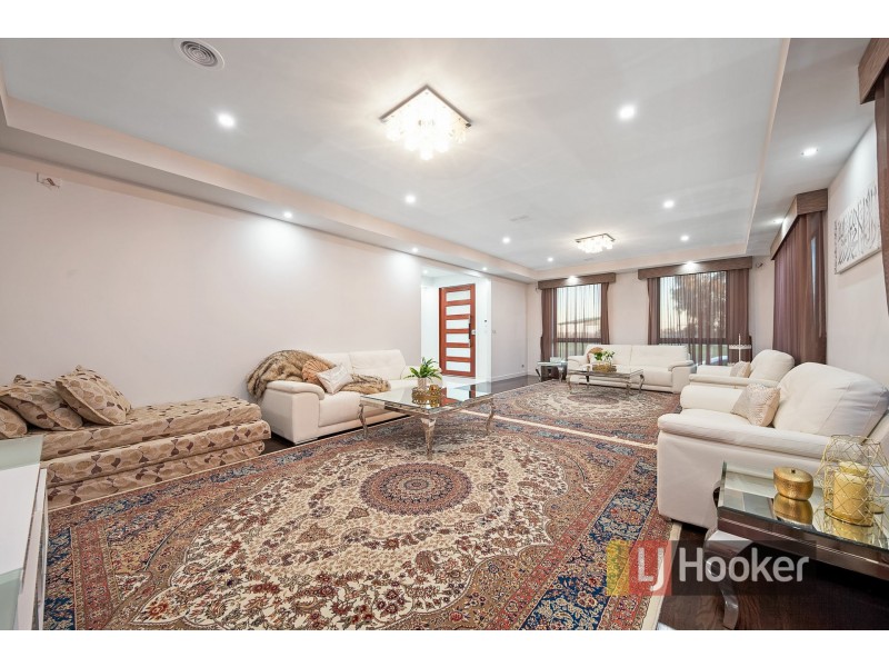 67 Linden Tree Way, Cranbourne North VIC 3977