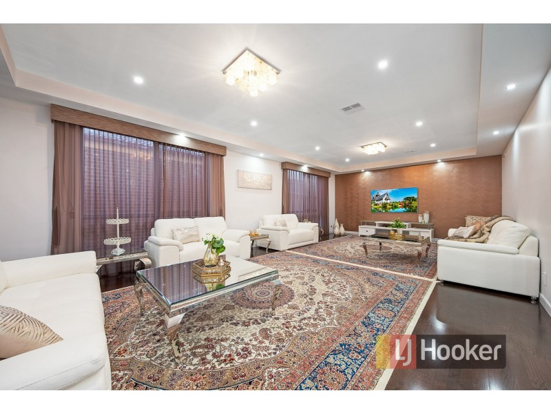 67 Linden Tree Way, Cranbourne North VIC 3977