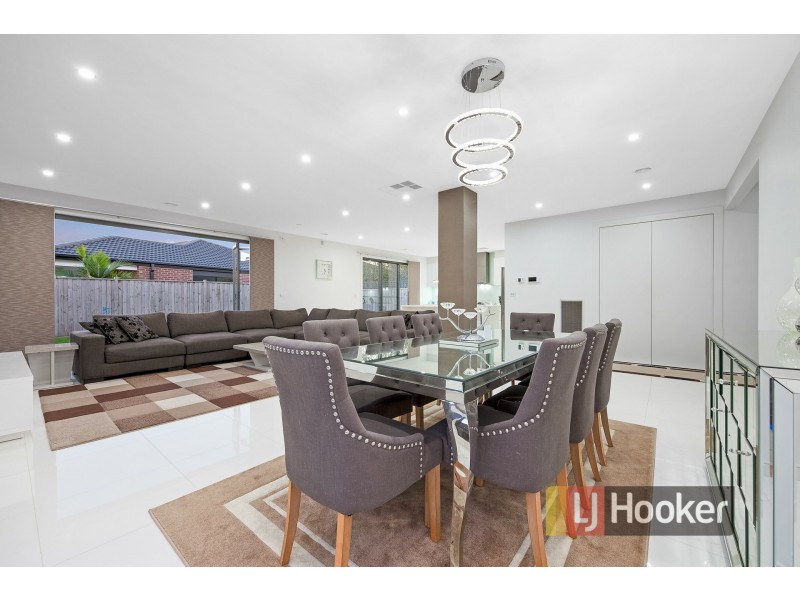 67 Linden Tree Way, Cranbourne North VIC 3977