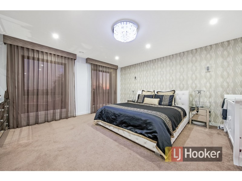 67 Linden Tree Way, Cranbourne North VIC 3977