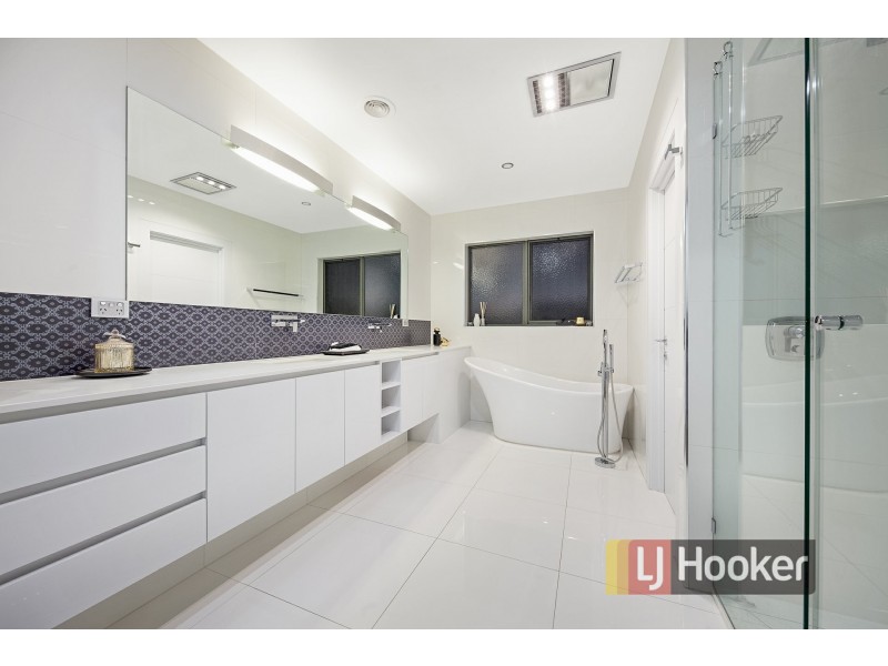 67 Linden Tree Way, Cranbourne North VIC 3977