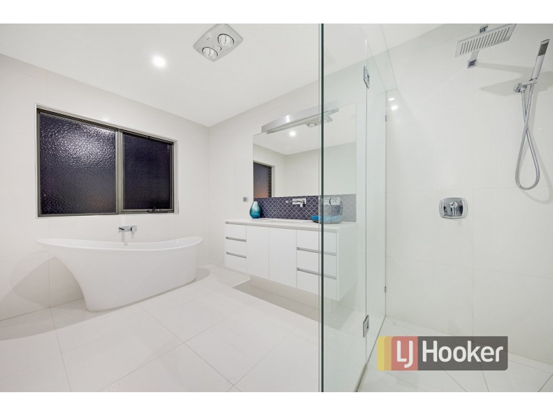 67 Linden Tree Way, Cranbourne North VIC 3977