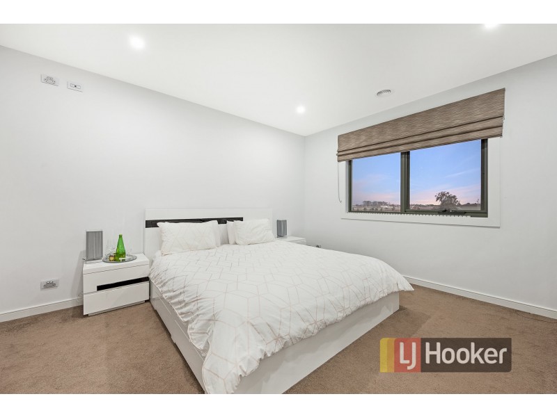 67 Linden Tree Way, Cranbourne North VIC 3977