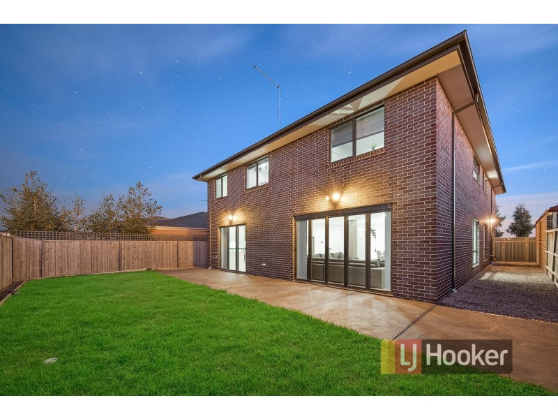67 Linden Tree Way, Cranbourne North VIC 3977