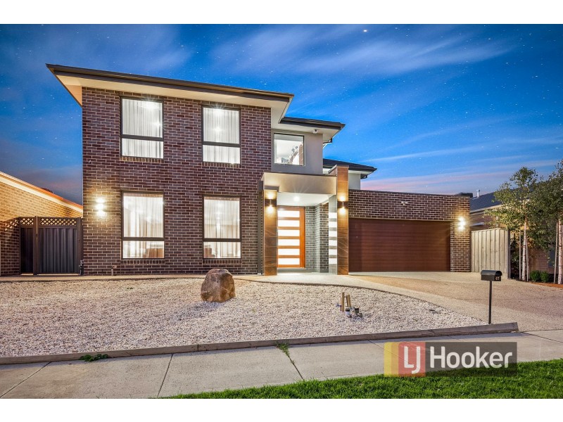 67 Linden Tree Way, Cranbourne North VIC 3977