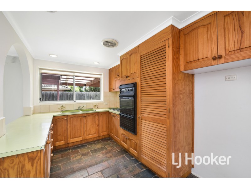 9 Evelyne Avenue, Cranbourne VIC 3977