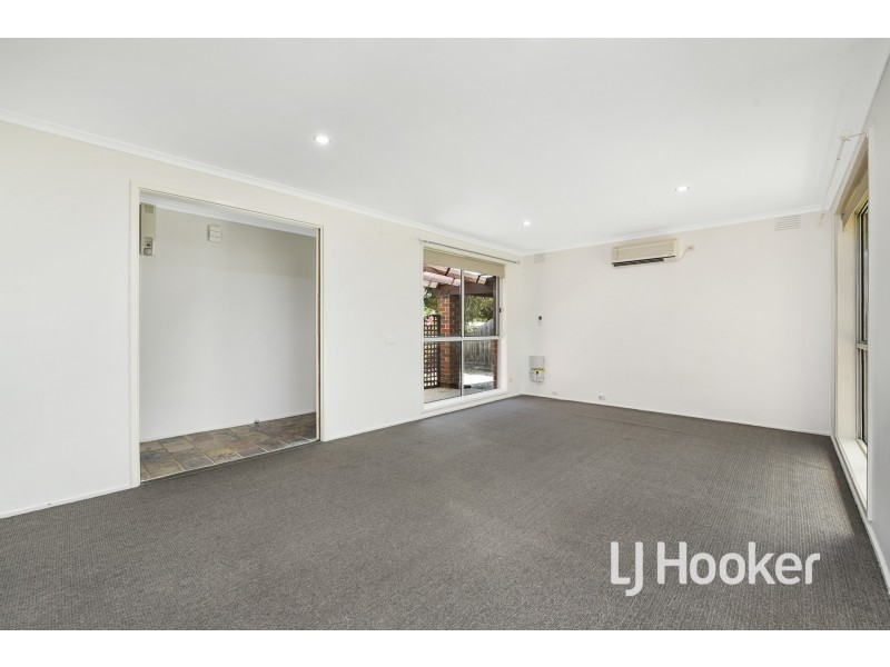 9 Evelyne Avenue, Cranbourne VIC 3977