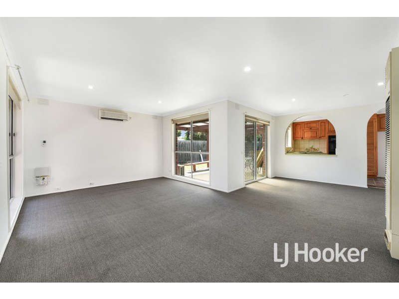 9 Evelyne Avenue, Cranbourne VIC 3977