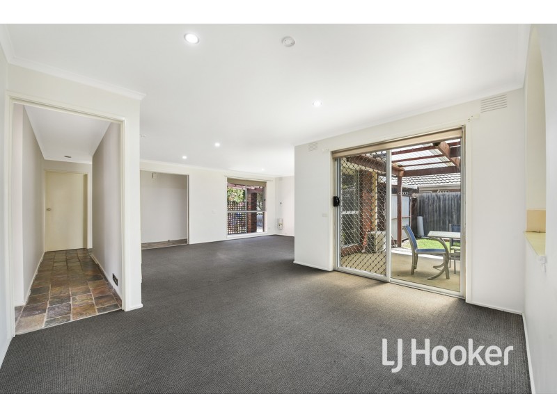 9 Evelyne Avenue, Cranbourne VIC 3977