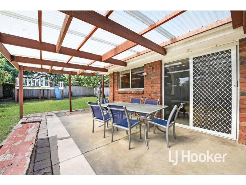 9 Evelyne Avenue, Cranbourne VIC 3977