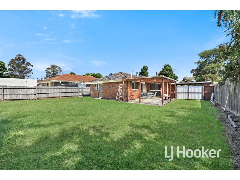 9 Evelyne Avenue, Cranbourne VIC 3977