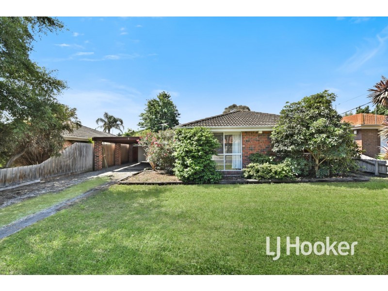 9 Evelyne Avenue, Cranbourne VIC 3977