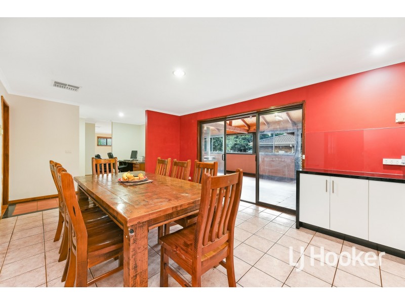 49 Mossgiel Park Drive, Endeavour Hills VIC 3802