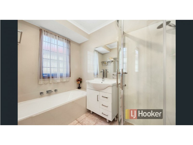 40 Huon Park Road, Cranbourne North VIC 3977