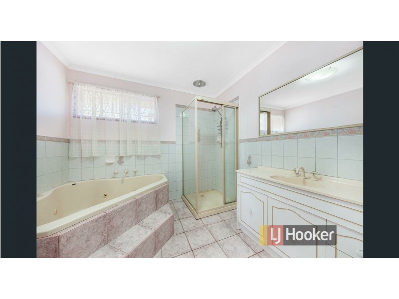 40 Huon Park Road, Cranbourne North VIC 3977
