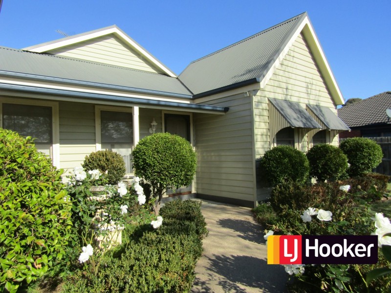 25 Lindsay Crescent, Lynbrook VIC 3975