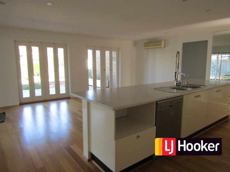 25 Lindsay Crescent, Lynbrook VIC 3975