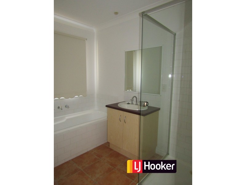 25 Lindsay Crescent, Lynbrook VIC 3975