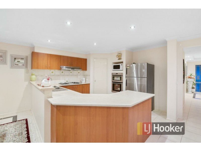 17 Brookland Greens Boulevard, Cranbourne VIC 3977