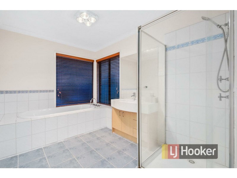 17 Brookland Greens Boulevard, Cranbourne VIC 3977