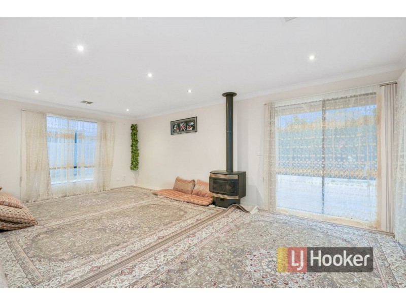 17 Brookland Greens Boulevard, Cranbourne VIC 3977