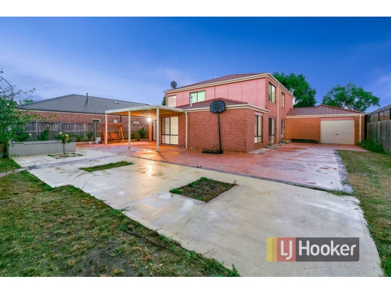 17 Brookland Greens Boulevard, Cranbourne VIC 3977