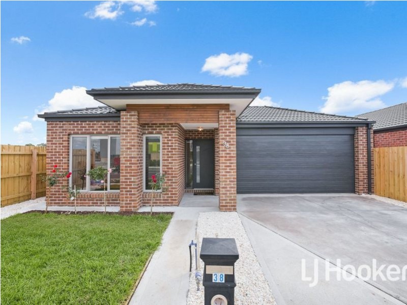 38 Aayana Street, Cranbourne East VIC 3977