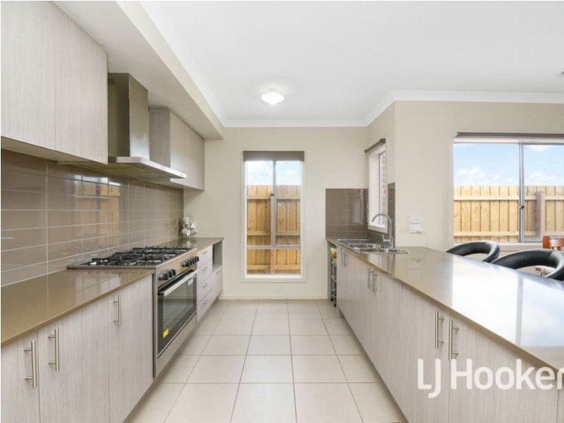 38 Aayana Street, Cranbourne East VIC 3977