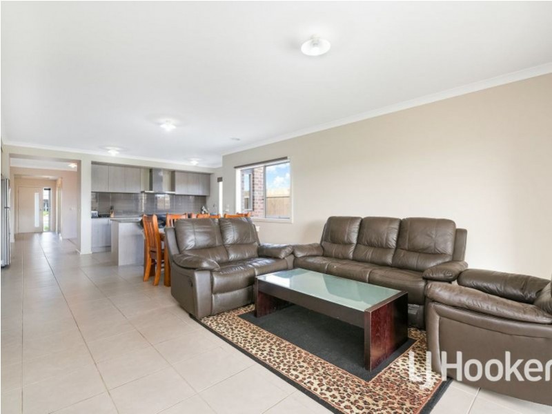 38 Aayana Street, Cranbourne East VIC 3977