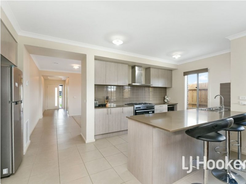 38 Aayana Street, Cranbourne East VIC 3977