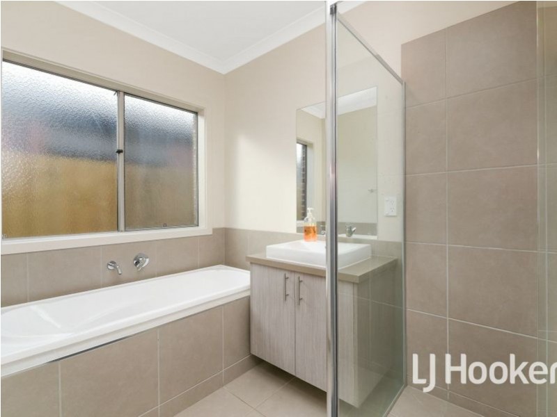 38 Aayana Street, Cranbourne East VIC 3977