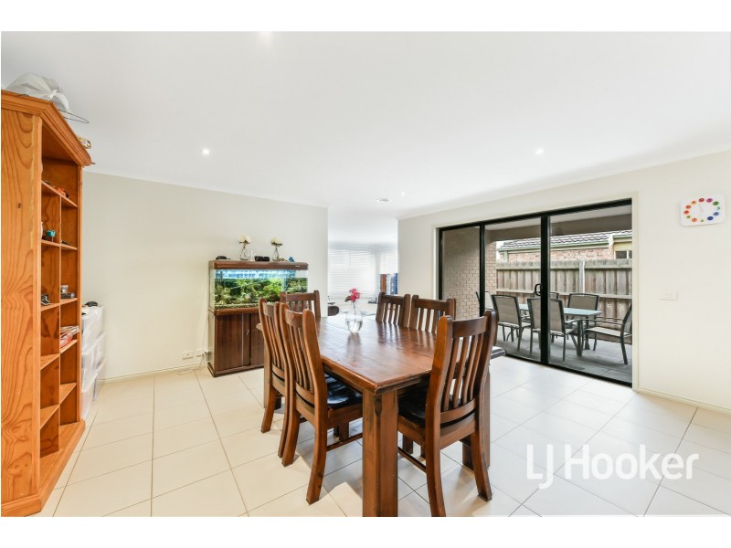 40 Taplan Crescent, Cranbourne West VIC 3977