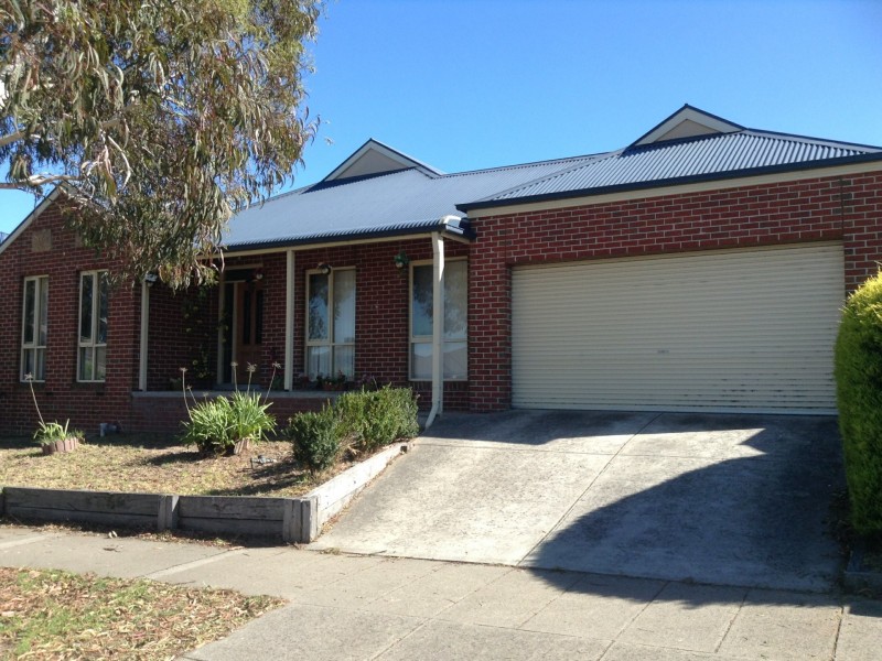 77 Aylmer Drive, Lynbrook VIC 3975