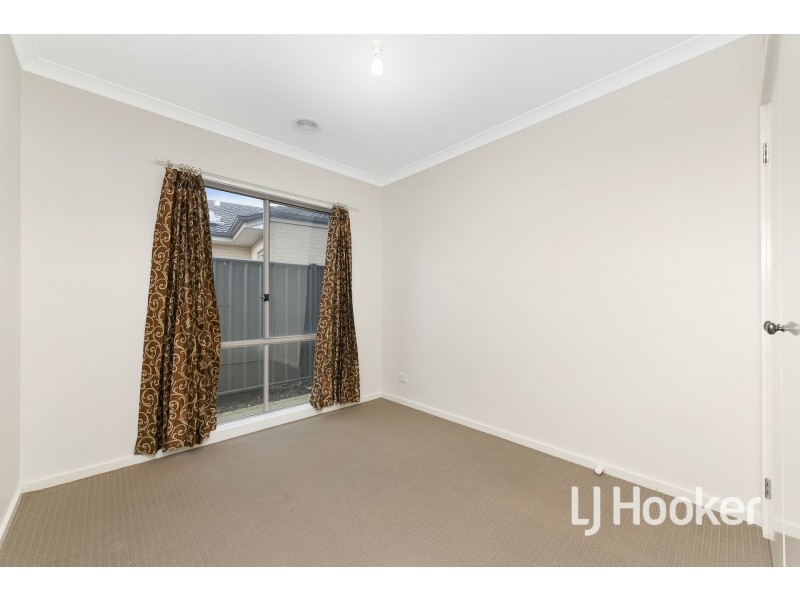 11 Eliza Street, Cranbourne North VIC 3977