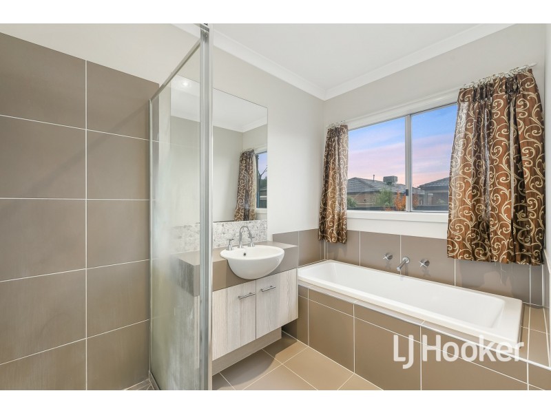 11 Eliza Street, Cranbourne North VIC 3977