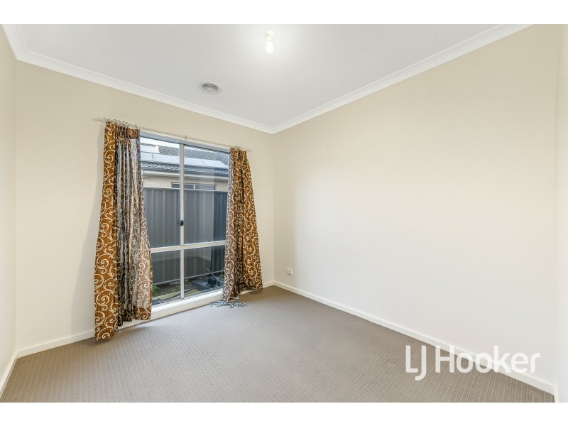 11 Eliza Street, Cranbourne North VIC 3977