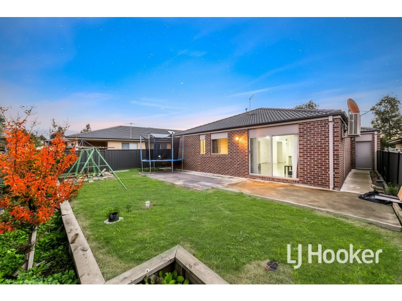 11 Eliza Street, Cranbourne North VIC 3977