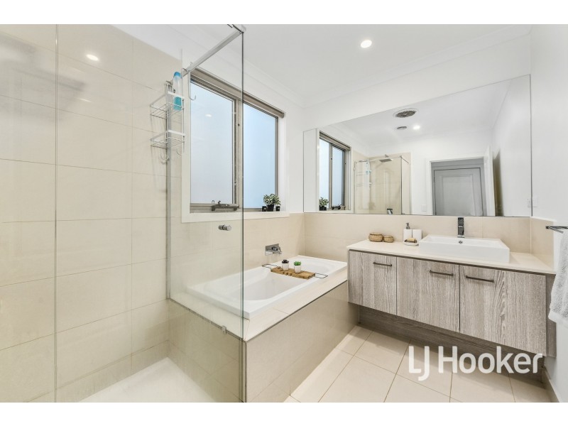 50 Bona Vista Rise, Clyde VIC 3978